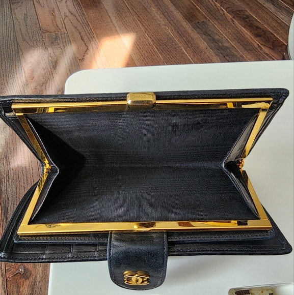 CHANEL Black Quilted Wallet with Gold Logo - Picture 3 of 14